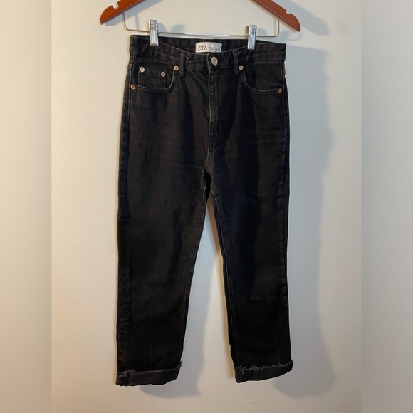 Zara|| Black Distressed Straight Leg Jeans with a raw hem. Size 4 - Picture 2 of 10